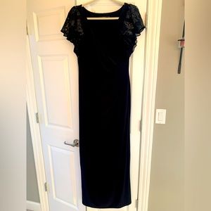 LIKE NEW! Lauren Ralph Lauren Embellished Flutter Sleeved Black Gown🖤🤩🖤😍